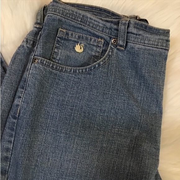 Gloria Vanderbilt light wash denim size 10 short jeans
5 pocket - Picture 8 of 15
